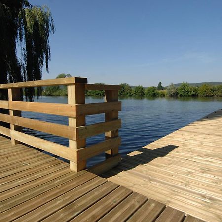 Les Canisses Saint-Pierre-la-Garenne Exterior foto