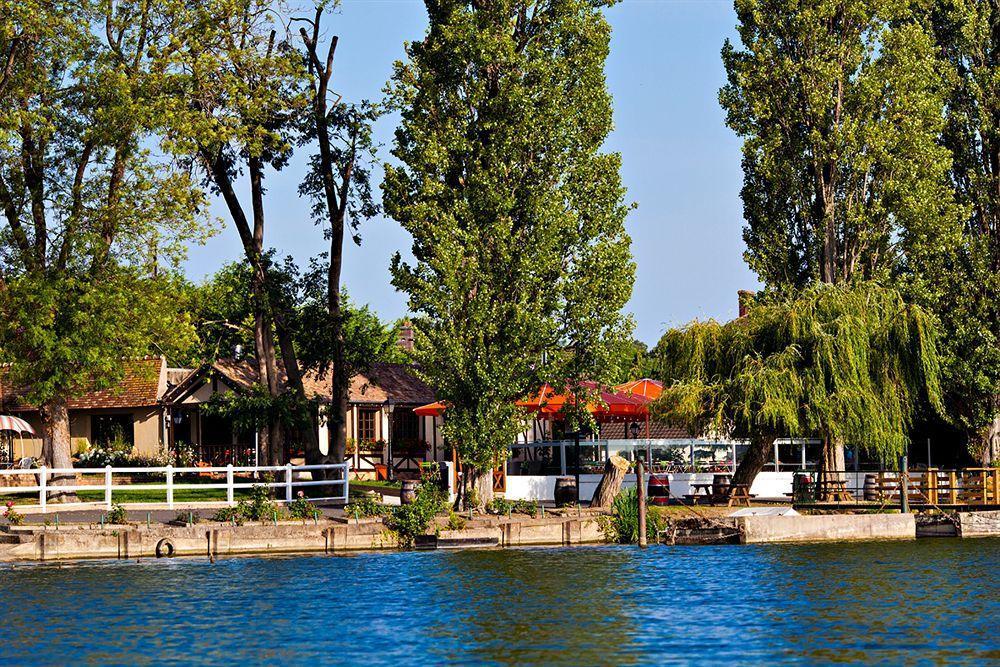 Les Canisses Saint-Pierre-la-Garenne Exterior foto